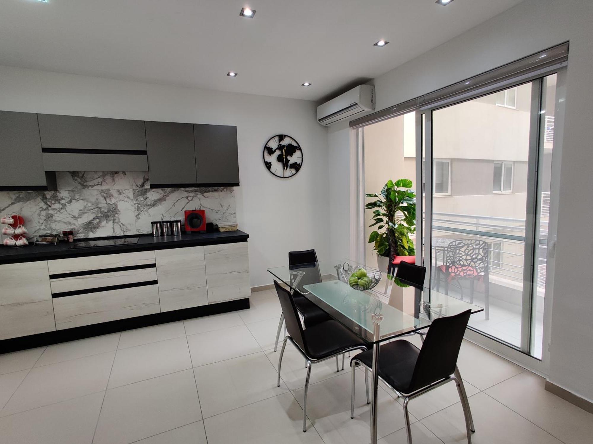 Depiro Point Deluxe - Modern, Designer 2 Minutes Away From Popular Seafront Apartment