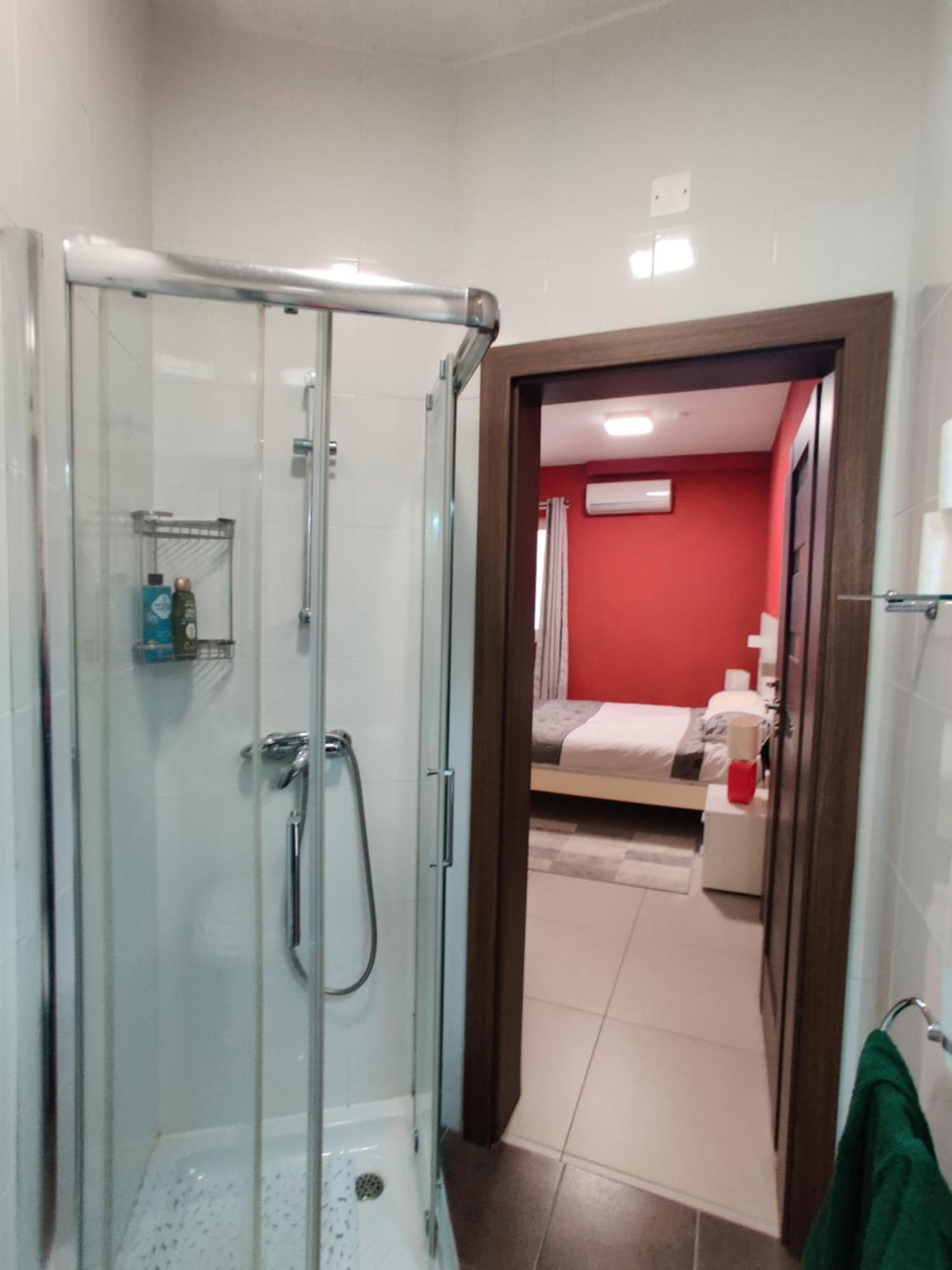 Depiro Point Deluxe - Modern, Designer 2 Minutes Away From Popular Seafront