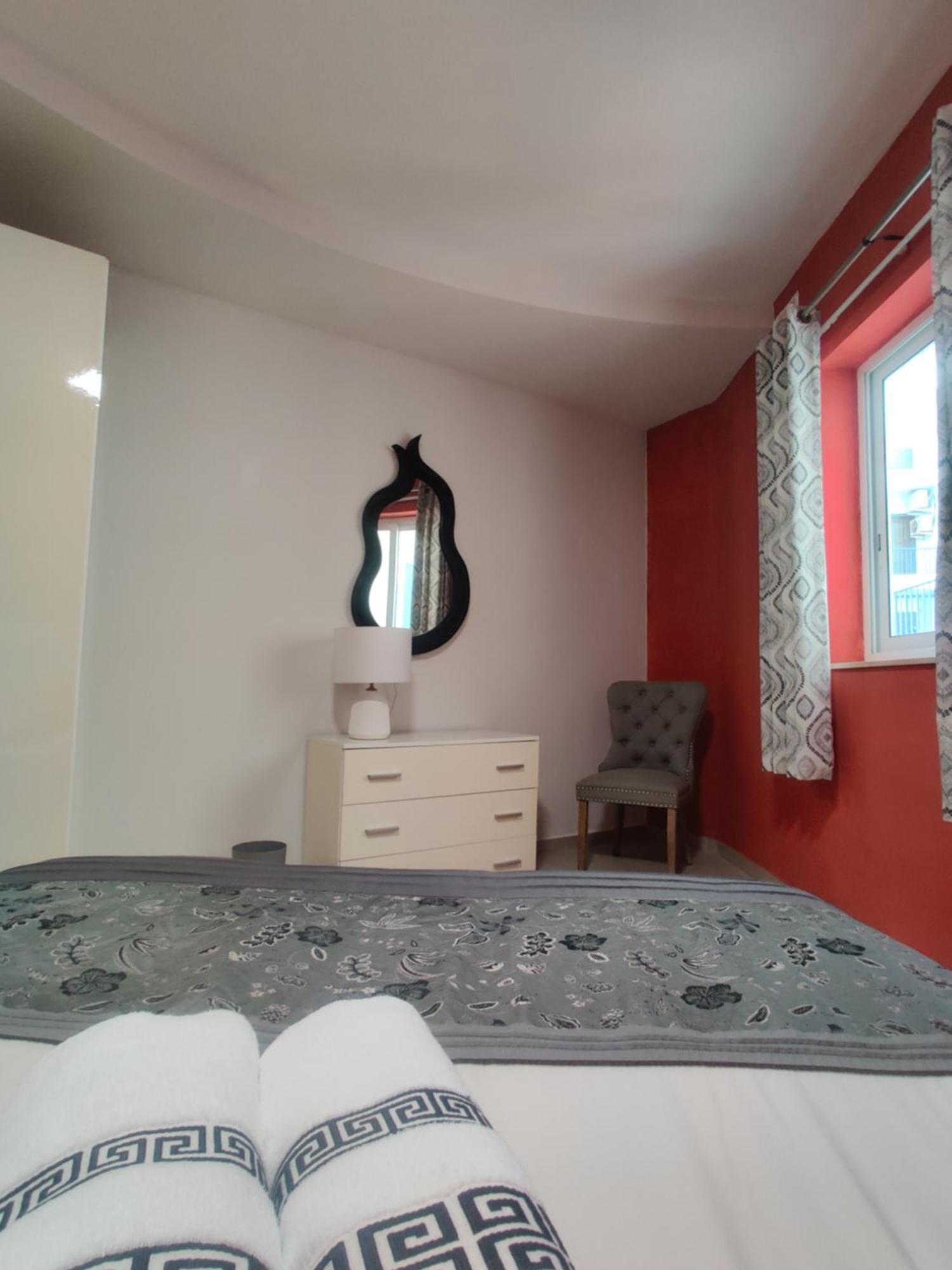 Depiro Point Deluxe - Modern, Designer 2 Minutes Away From Popular Seafront Apartment Sliema