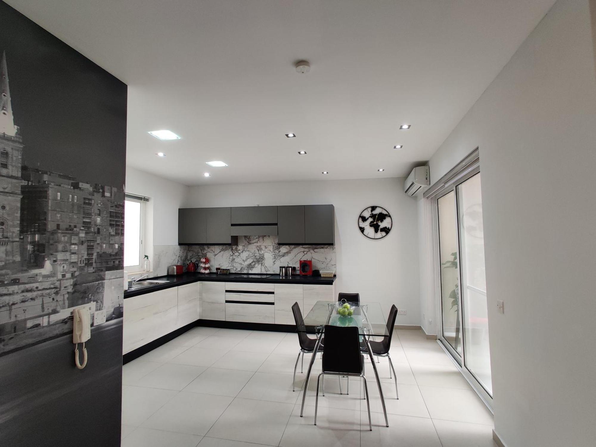 Depiro Point Deluxe - Modern, Designer 2 Minutes Away From Popular Seafront Apartment