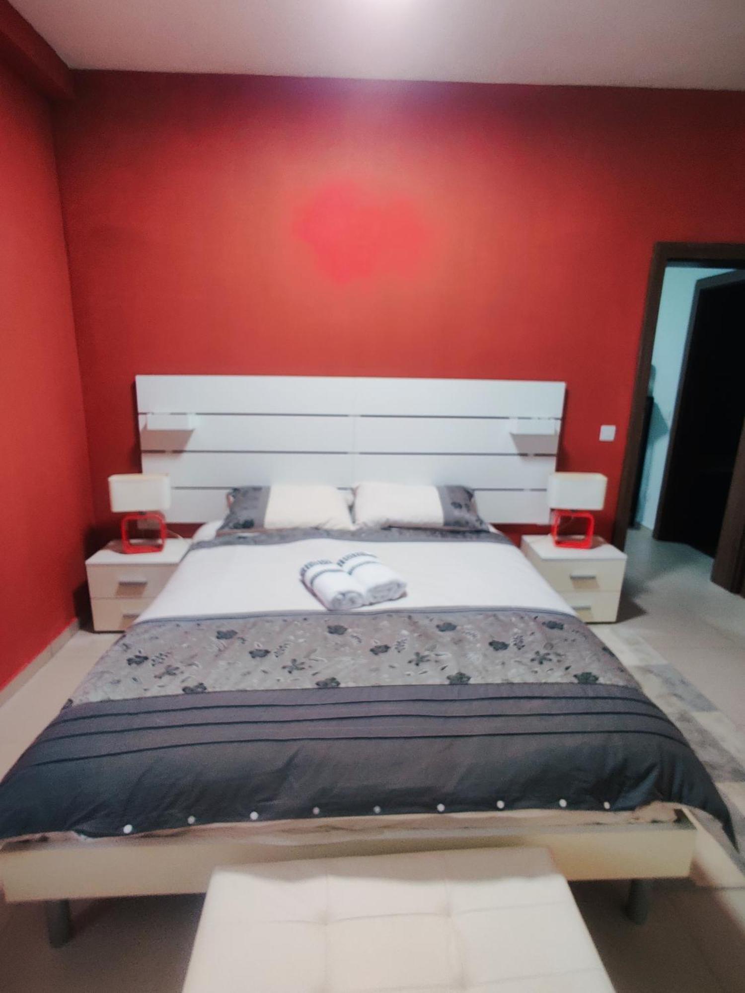 Depiro Point Deluxe - Modern, Designer 2 Minutes Away From Popular Seafront *