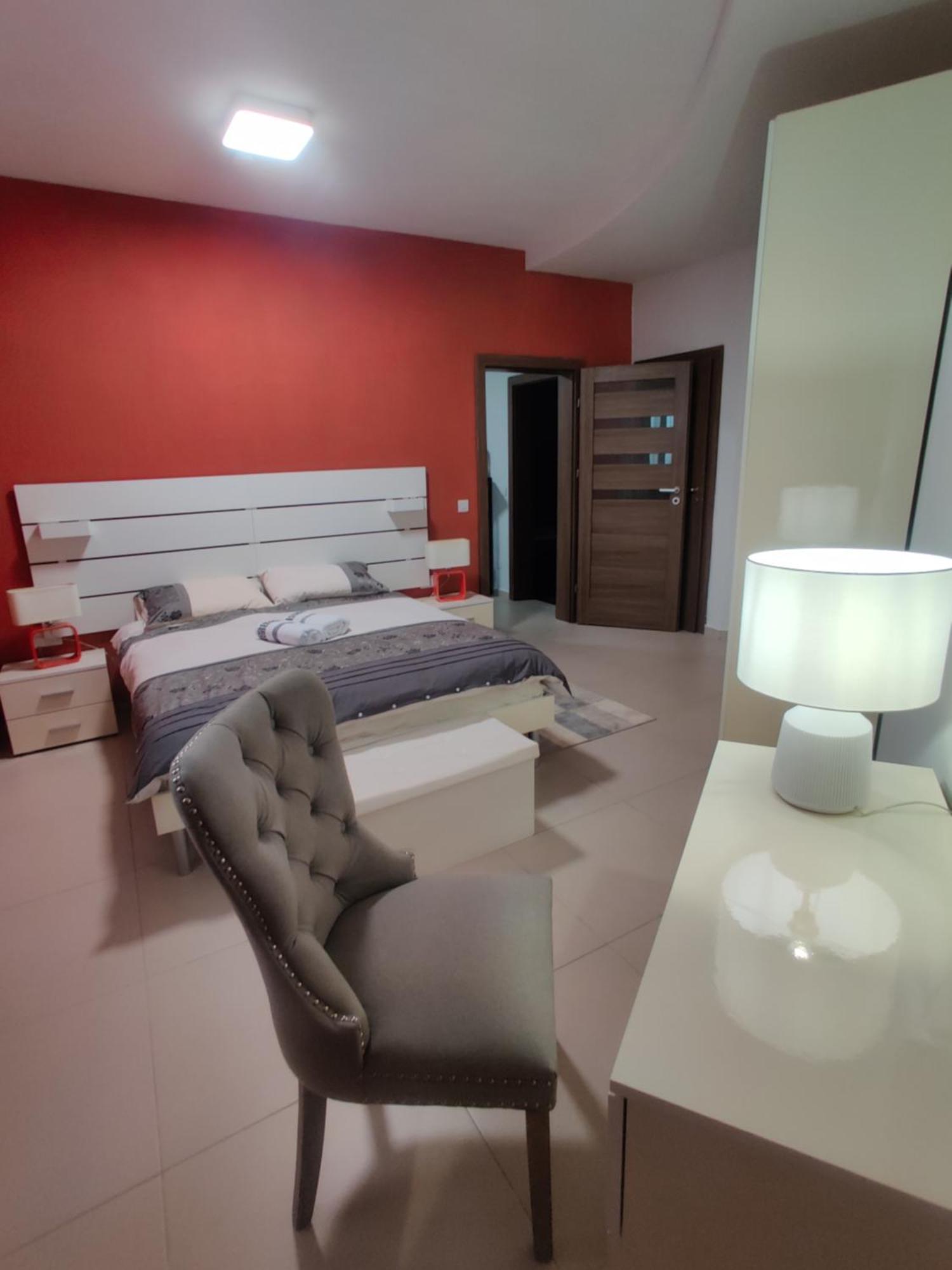 Depiro Point Deluxe - Modern, Designer 2 Minutes Away From Popular Seafront Apartment Sliema