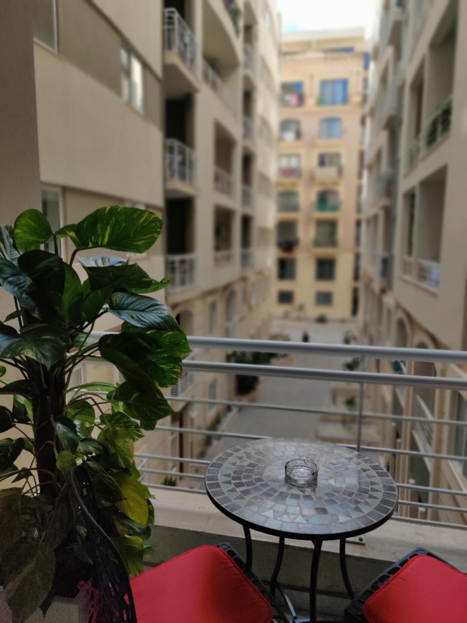 Depiro Point Deluxe - Modern, Designer 2 Minutes Away From Popular Seafront Apartment *