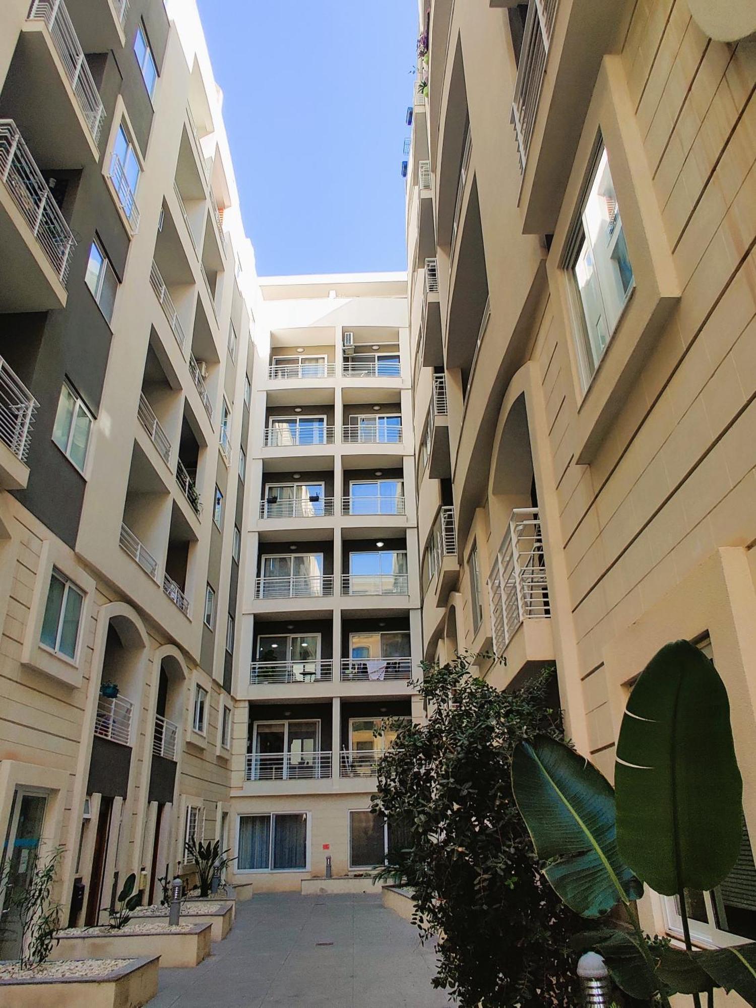 Depiro Point Deluxe - Modern, Designer 2 Minutes Away From Popular Seafront Apartment