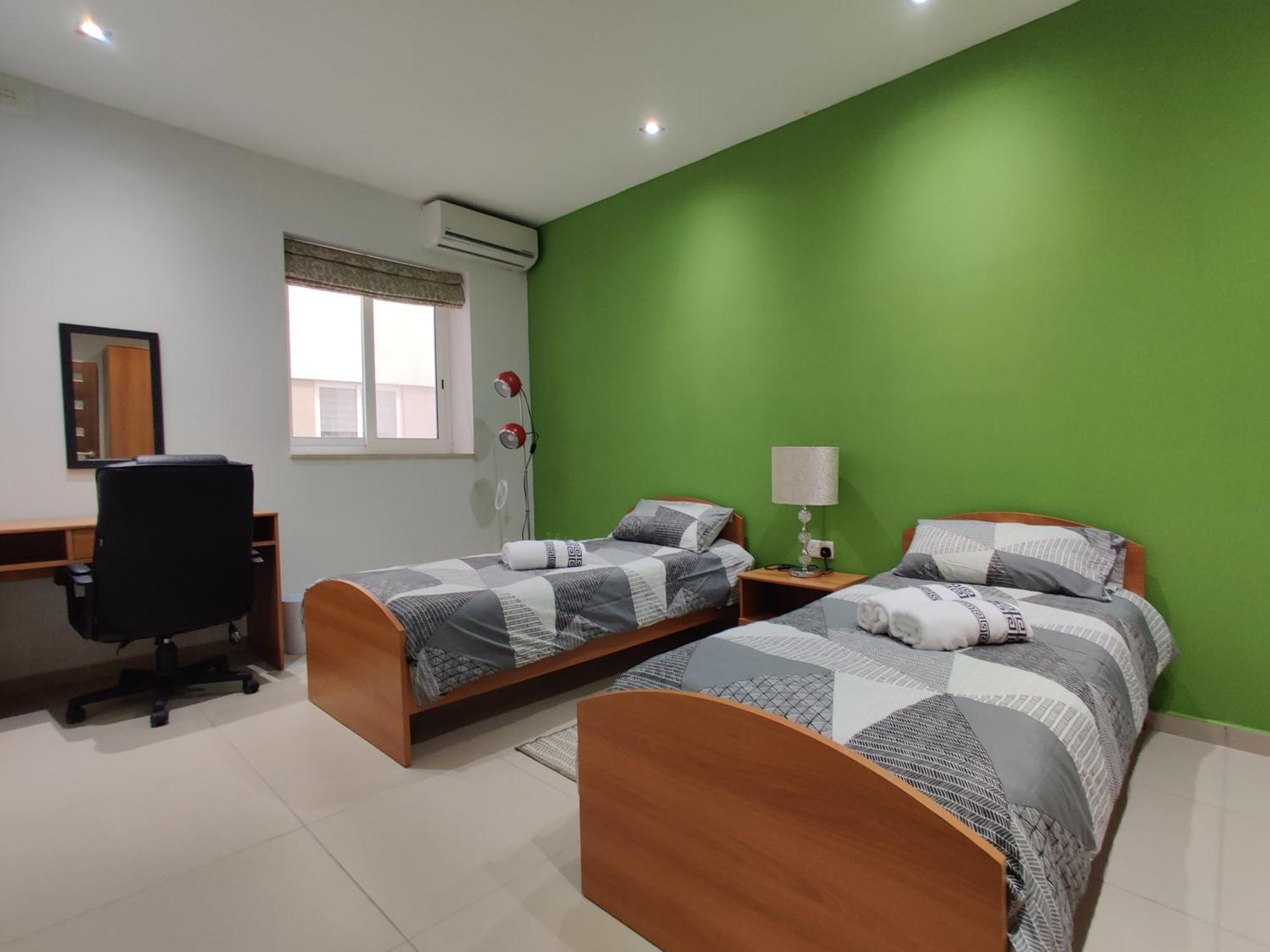 Depiro Point Deluxe - Modern, Designer 2 Minutes Away From Popular Seafront Apartment
