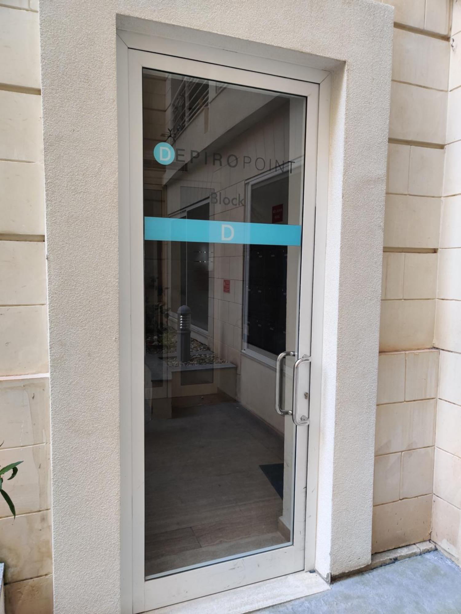 Depiro Point Deluxe - Modern, Designer 2 Minutes Away From Popular Seafront *