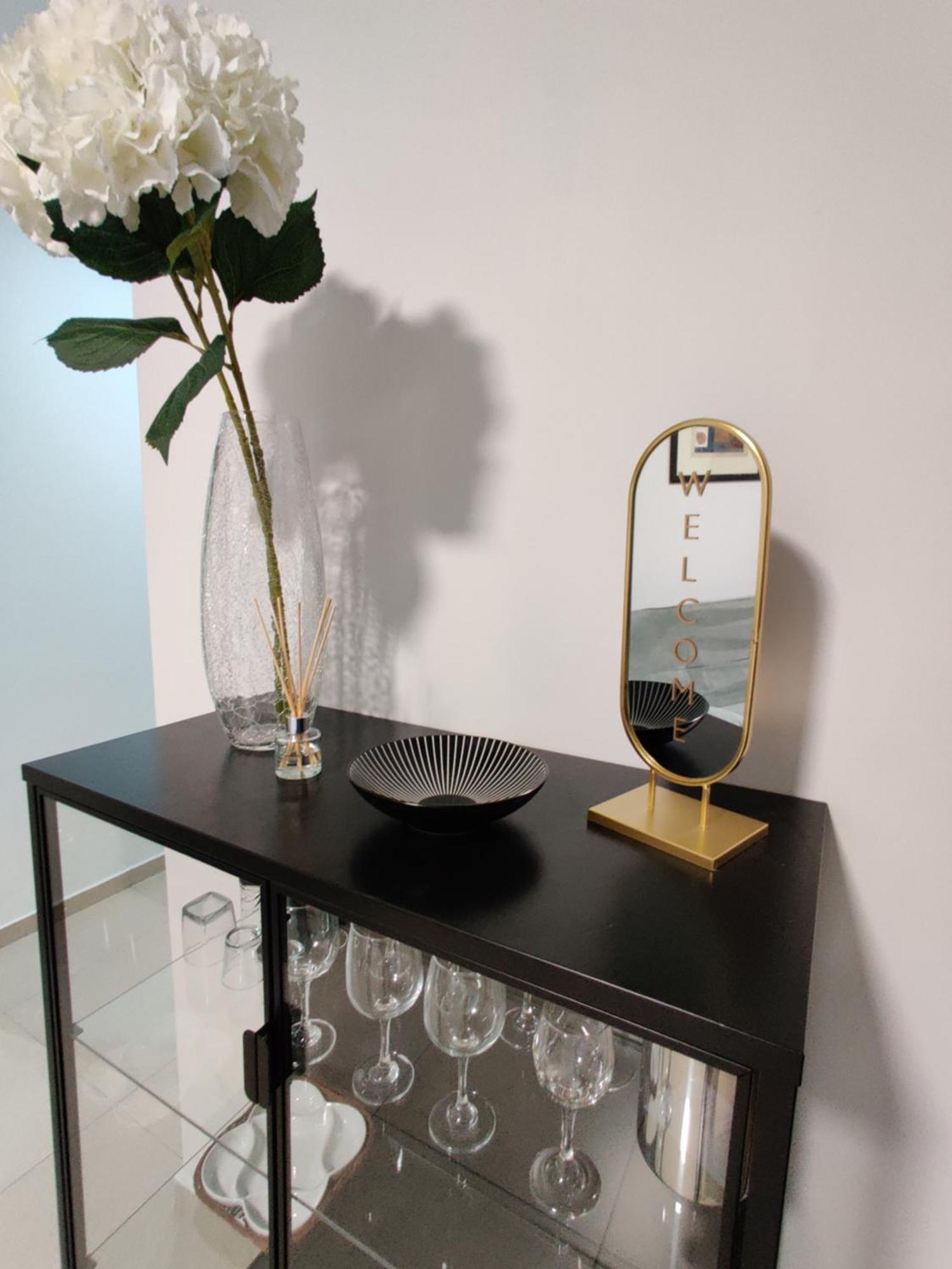 Depiro Point Deluxe - Modern, Designer 2 Minutes Away From Popular Seafront *